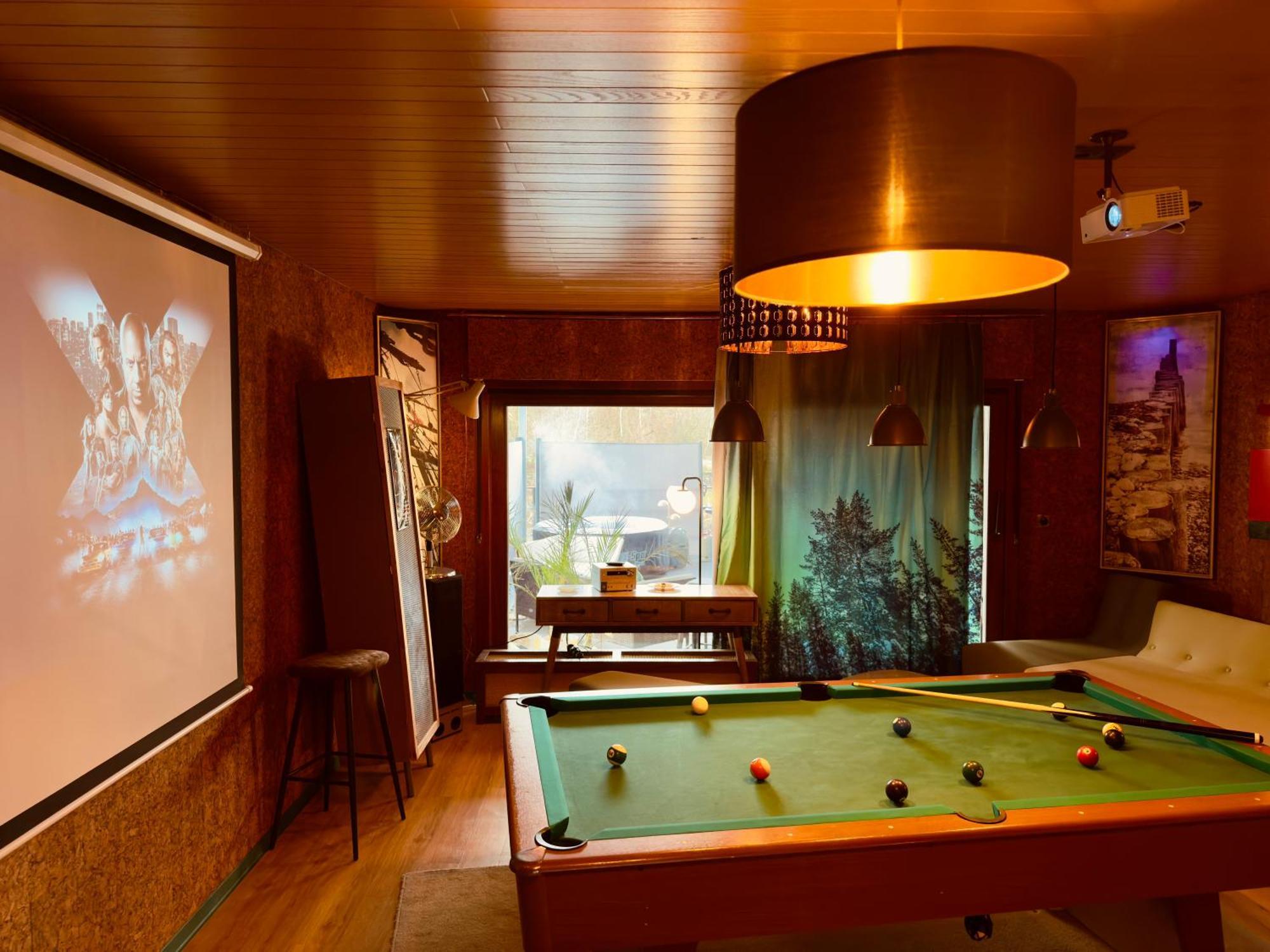 Bookeinfach Bad Ems - Private - Sauna Jacuzzi Whirlpool Swimmingpool Alahna Sup Beachvolleyball Billiards Ping Pong Cinema Theater Music Disco Ball Bbq Und Parkplaetze Exterior photo