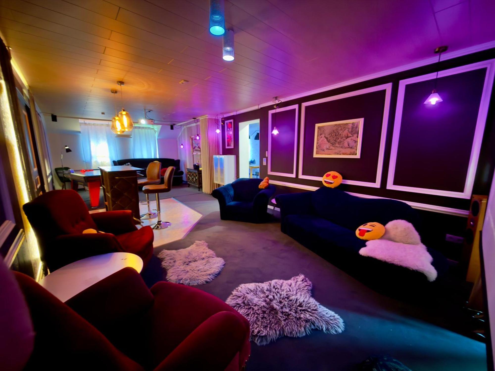 Bookeinfach Bad Ems - Private - Sauna Jacuzzi Whirlpool Swimmingpool Alahna Sup Beachvolleyball Billiards Ping Pong Cinema Theater Music Disco Ball Bbq Und Parkplaetze Exterior photo